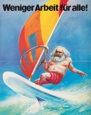 Karl Marx am Windsurfen, mit der Überschrift: "Weniger Arbeit für alle!"