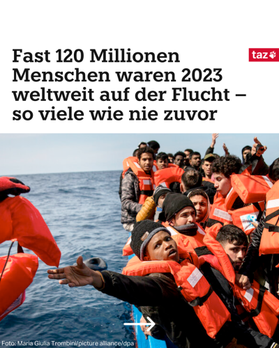 Ein Foto zeigt Menschen mit Rettungswesten, dicht gedrängt auf einem Boot. Dazu der Text: Fast 120 Millionen Menschen waren 2023 weltweit auf der Flucht – so viele wie nie zuvor