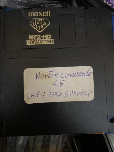 Norton Commander 4.5
LHA 2
PKZip 2
PKunzip 