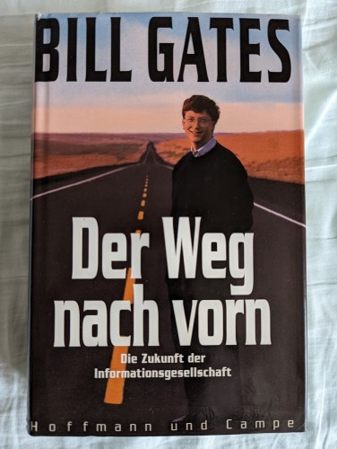 The "Mein Kampf" of our time: Bill Gates' "The Road Ahead" but in German: "Der Weg nach vorn".