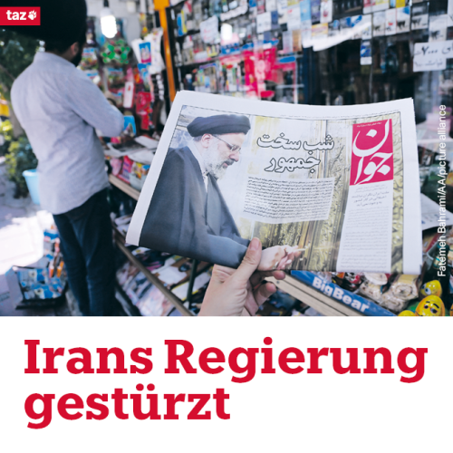 Zu sehen ist die Titelseite der taz vom 21.5.2024, mit dem Titel: Irans Regierung gestürzt. Zu sehen ist ein Kiosk, an dem eine Person eine iranische Zeitung hochhält. Darauf ist der verstorbene Präsident zu sehen. 