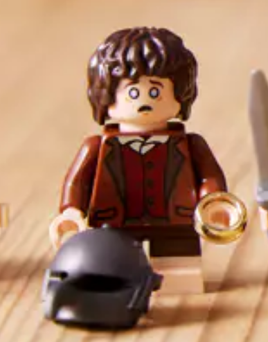 Lego figurine of Frodo Baggins looking tired and scared