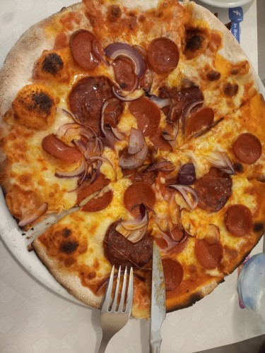 pizza with chorizo and red onion as toppings