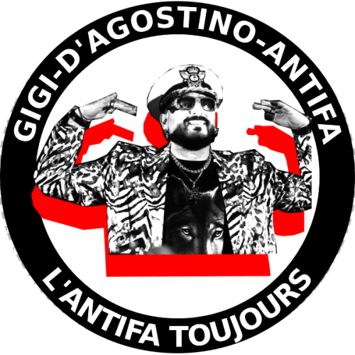 Gigi D'Agostino im Antifalogo. 
Oben: "Gigi-D'Agostino-Antifa".
Unten: "L'Antifa toujours".