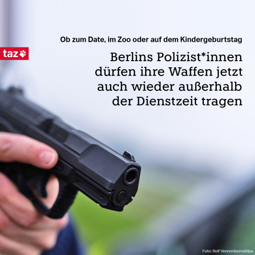 Ob zum Date, im Zoo oder auf dem Kindergeburtstag. Berlins Polizist*innen dürfen ihre Waffen jetzt auch wieder außerhalb der Dienstzeit tragen. Zu sehen ist eine gezogene Waffe. 